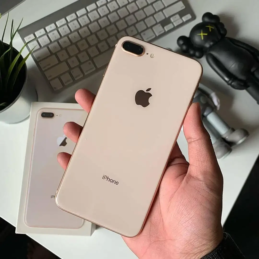 Apple iPhone 8 Plus Téléphone portable 8+ d'occasion 95% propre tout réseau avec 100% de batterie