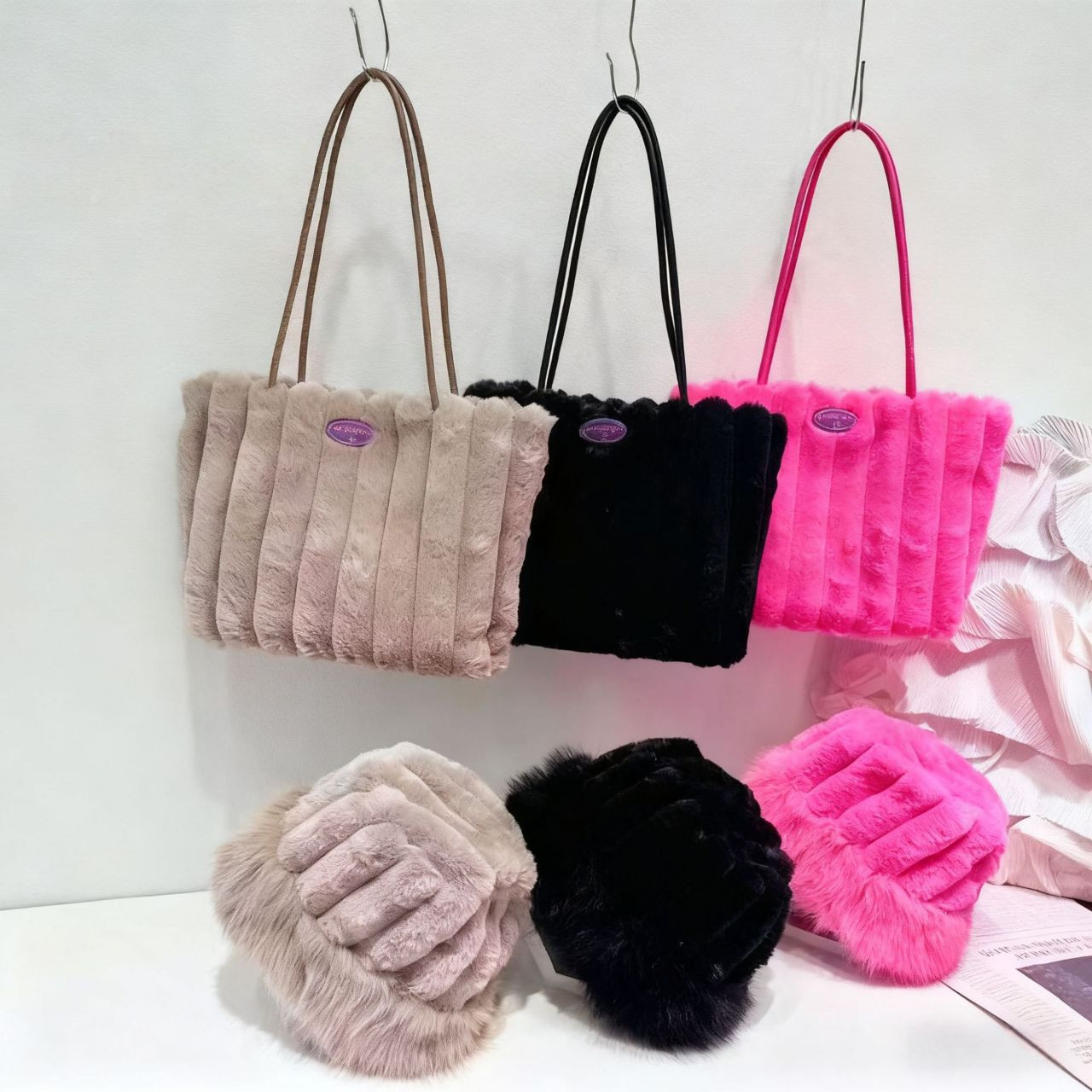 Sacs et chapeau Velours peluche avec sac à chapeau sac à main sous les aisselles de grande capacité pour les femmes travaillant et faisant la navette grand sac rayé texturé