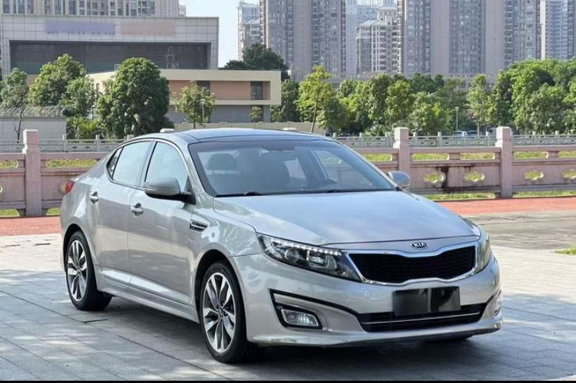 KIA modèle K5 de luxe année 2014 automatique