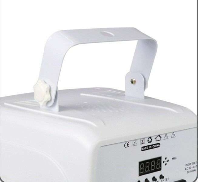 Projecteur d'éclairage de scène combine des effets LED RGBW, un laser et un stroboscope 3-en-1.