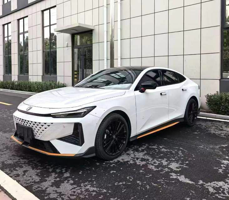 Changan modèle 2025 UNI-V 1.5T 2WD Édition Premium sport Automatique tout comme neuf