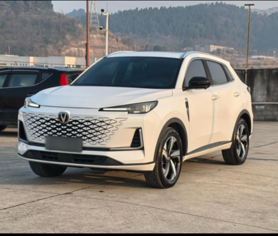 Changan CS55PLUS, modèle 2024, troisième génération, boîte DCT 1,5T Excellence Voiture d'occasion presque comme neuve