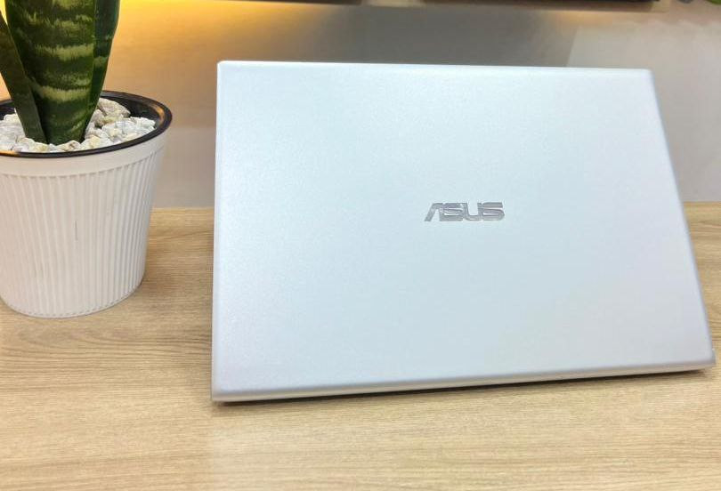 ASUS VivoBook RYZEN 5 3500U / équivalent i5-8th génération, slim et très clean, PC ULTRA-RAPIDE et très performant doté du Radeon VGA 8* ? 8th génération