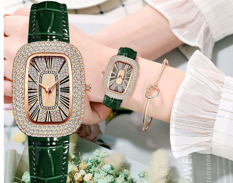 Petite montre verte montre pour femme niche féminine œuf de pigeon célébrité Internet Douyin Kuaishou montre femme étoilée en strass