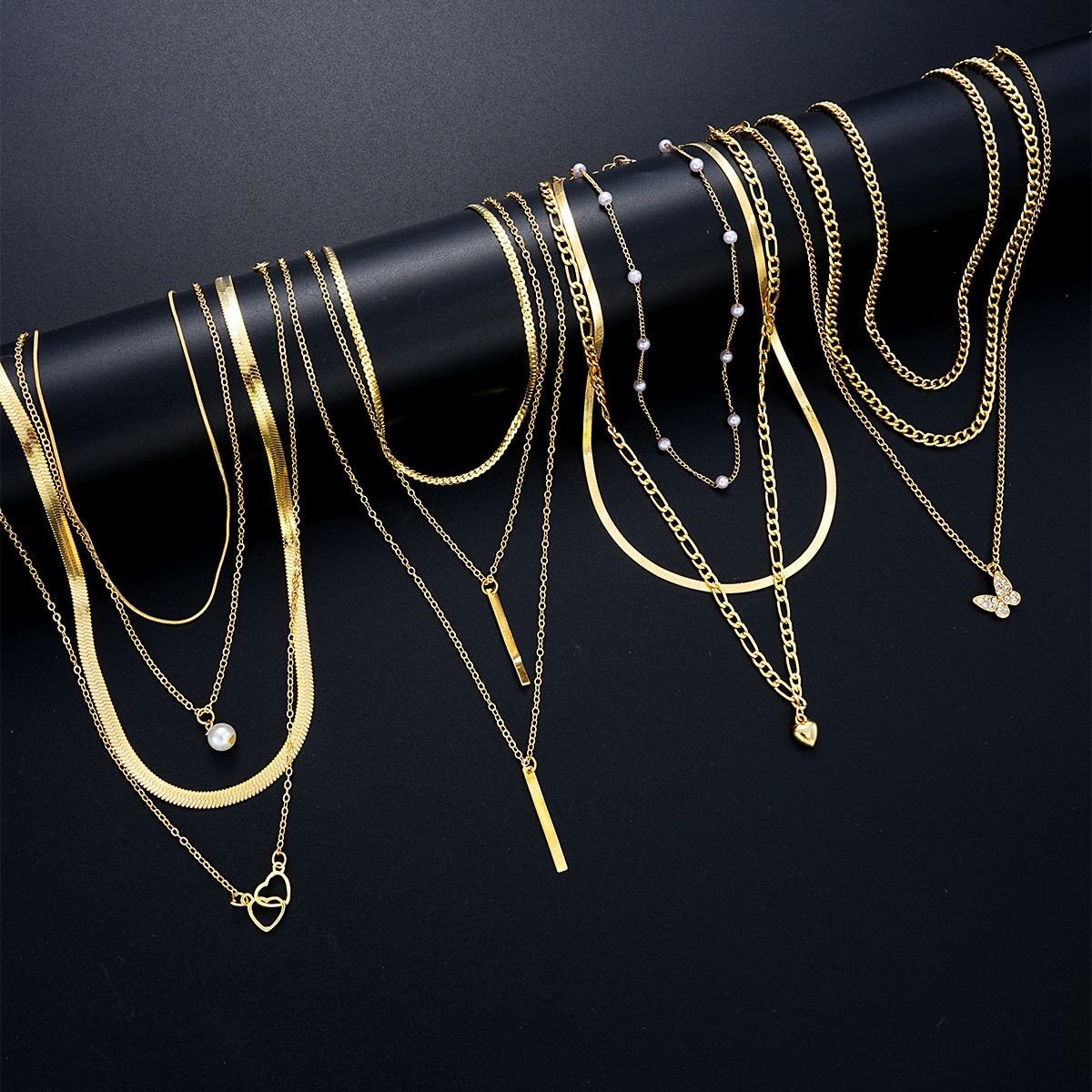 Ensemble de colliers fantaisie multicouches pour femme, style européen et américain, avec chaînes géométriques originales, chaîne en alliage et pendentif cœur allongé.