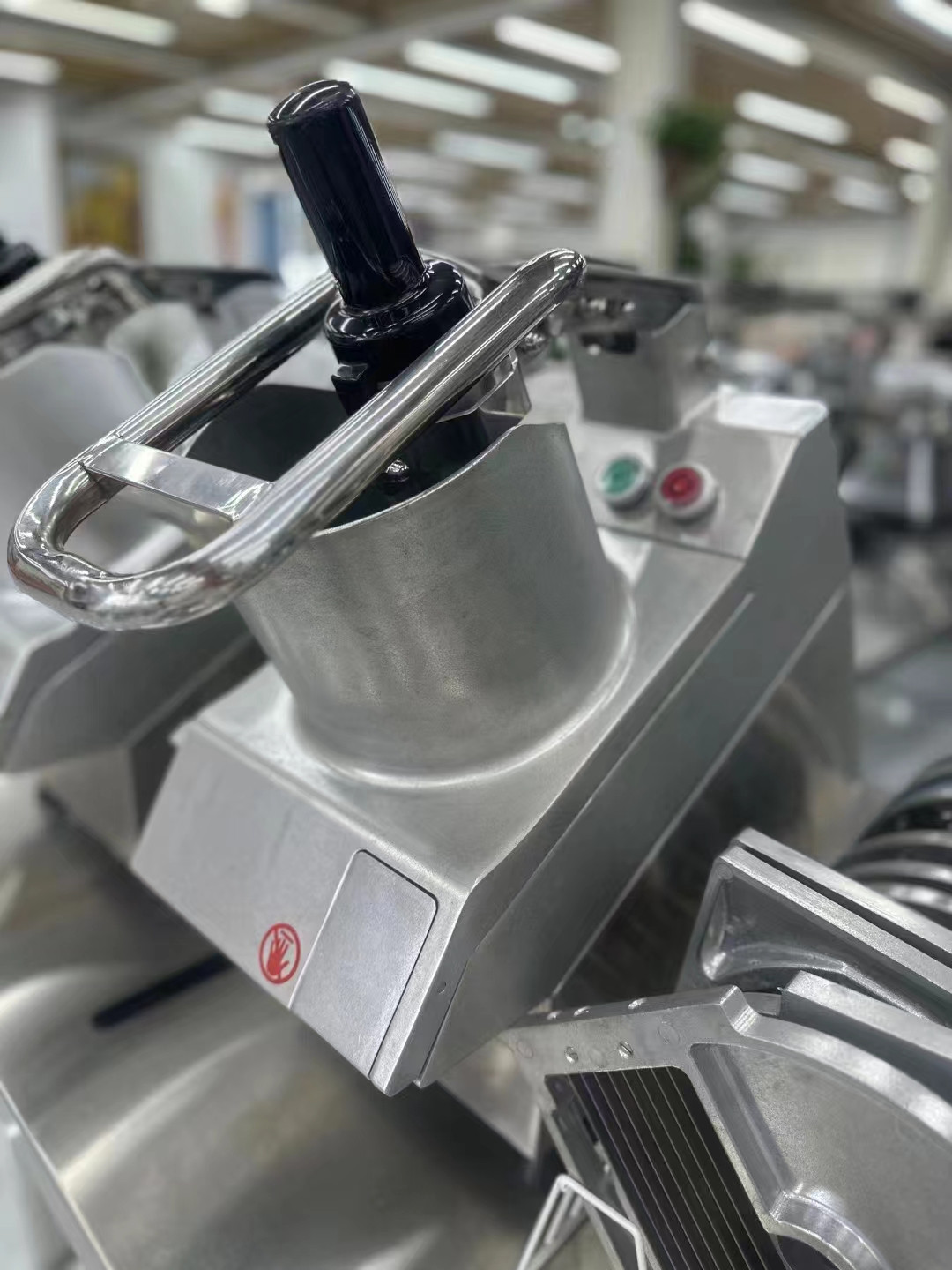 Coupe-légumes électrique multifonction Modèle : VC-65MS