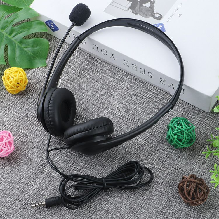 Casque filaire avec microphone intégré, conçu pour une utilisation informatique.