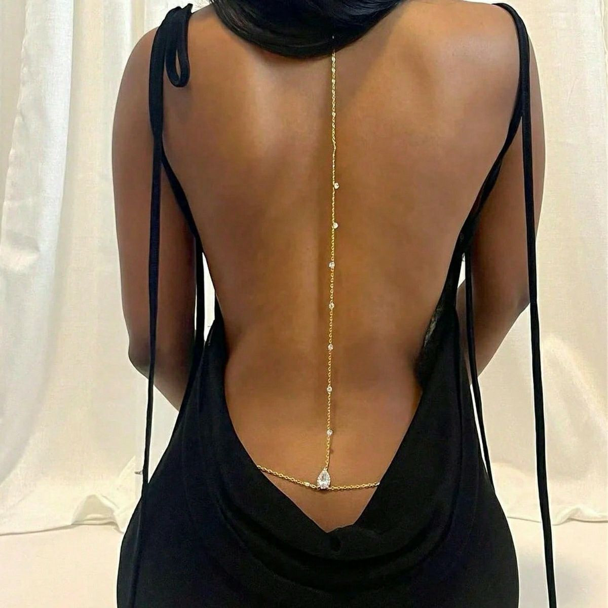 Collier chaine de dos en or et argent pour illuminez votre silhouette