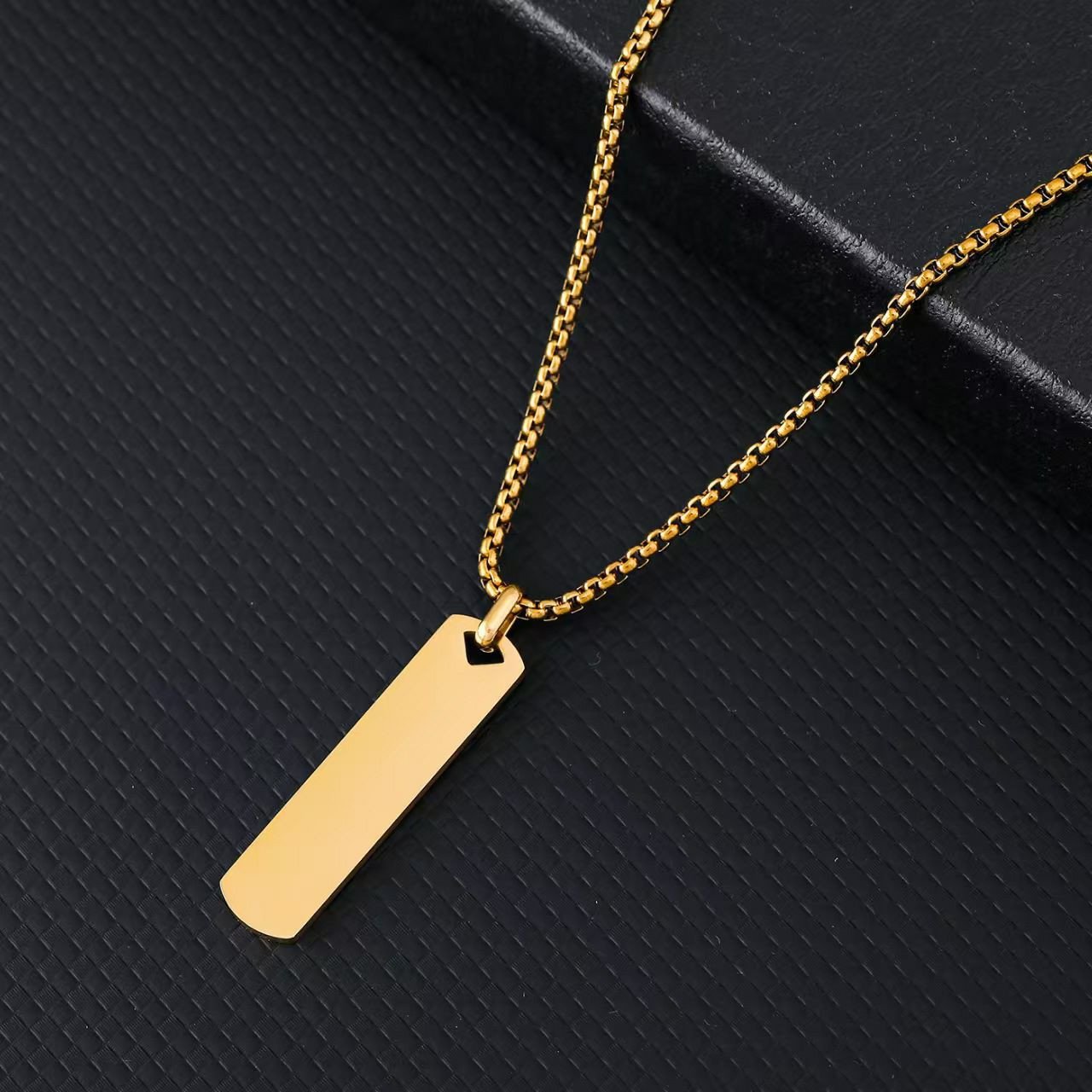 Stainless steel rectangular military-style dog tag pendant necklace (3.7 cm long, 1 cm wide, 15.7 g) on ​​a 60 cm chain