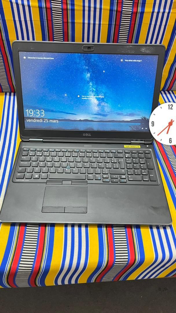 * DELL LATITUDE E5550 * Core i7  Ram 8gb  HDD 500gb Processeur 2.60GHz 5ème generation