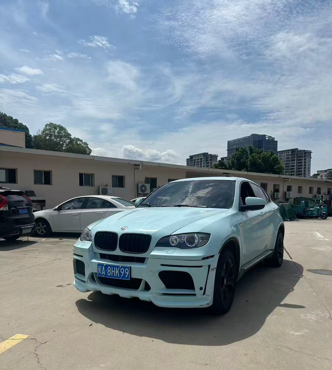 BMW X6 2009  finition haut de gamme, système de navigation grand écran avec embout d'échappement à sonorité réglable