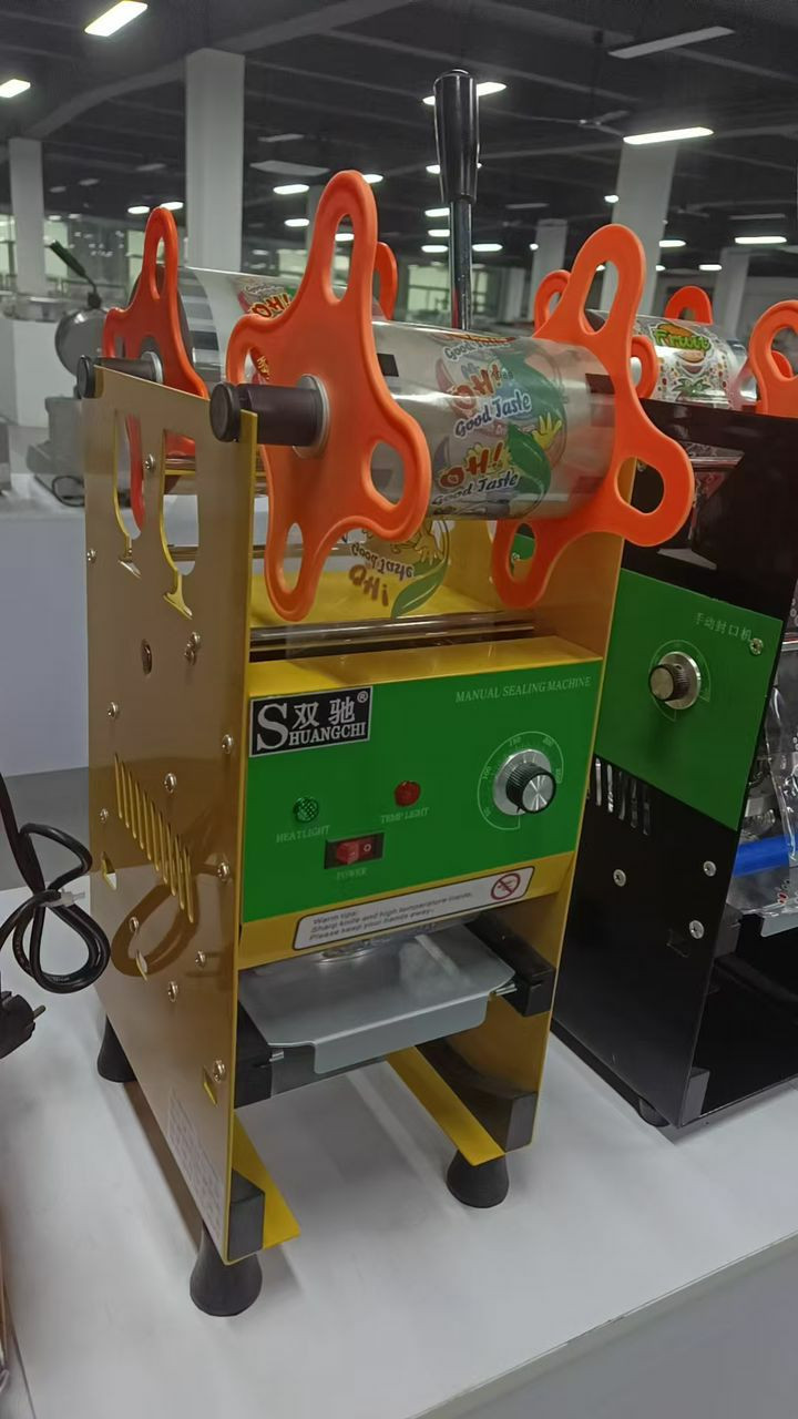 Cup filling machine
