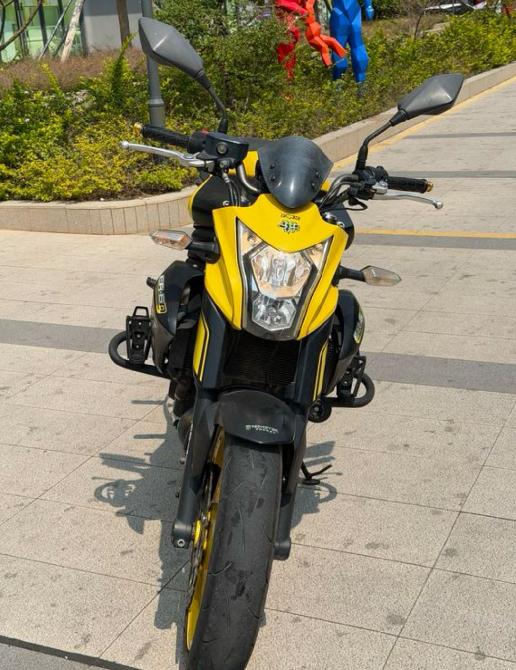 Kawasaki Z650 importée de 2016, en excellent état avec porte-gobelet et protège-chaîne - Moto d'occasion