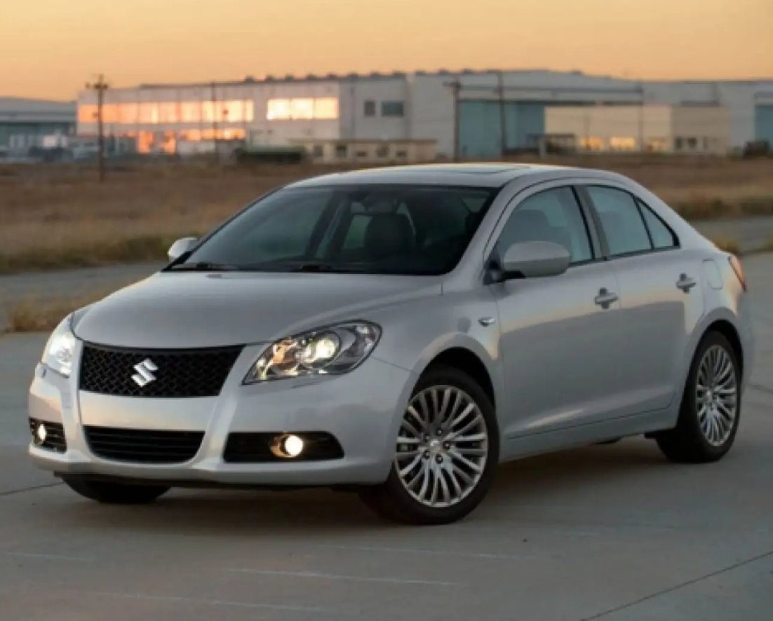 Voiture Suzuki Kizashi berline d'occasion - Voiture de bonne qualité avec boîte de vitesses automatique